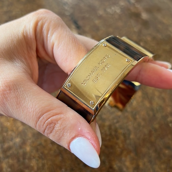 Michael Kors Tortoise Shell Hinged Bangle - Picture 9 of 9